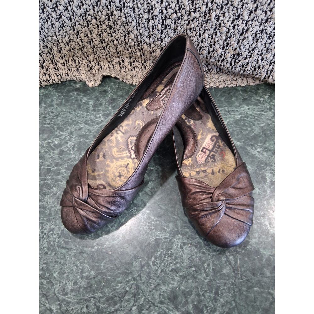 Born Lilly Metallic Bronze Leather Ballet Flats Womens Sz 8 Slide On Twist Knot - Picture 2 of 13